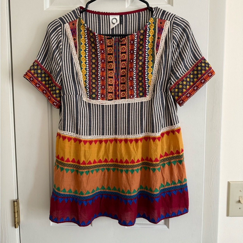 Anthropologie Akemi + Kin Emmbroidered Tarapoto Top | Size XXS, can also fit XS
